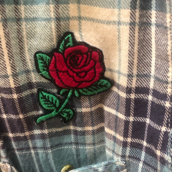 Treasure & bond rose decal flannel - Picture 2 of 3